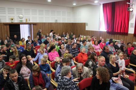 »Mamica je kakor zarja« (10)